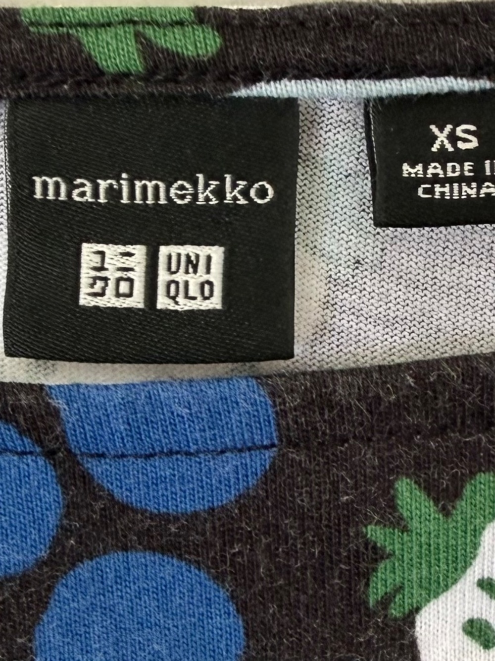 Marimekko x Uniqlo Tee Shirt w/ Fruit Blueberries Pears Print, Finnish Crop 2020 - Picture 4 of 8